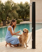 Solarias Douche Solaire 35L Premium – Grand Pommeau, Douchette à Main, Mitigeur — Lifestyle — Rinçage du chien à la douchette à main