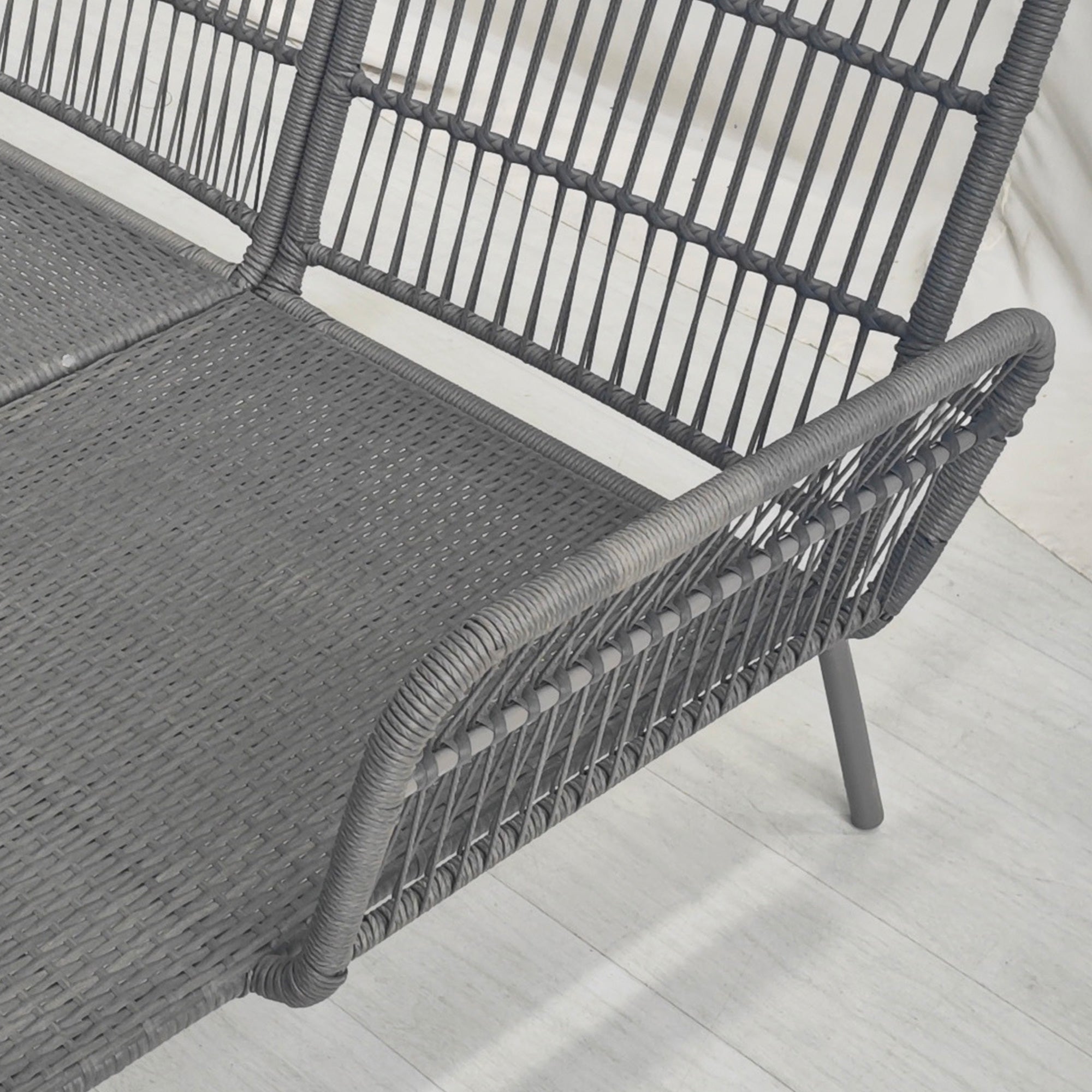 Solarias Salon de jardin d'angle 4 pers. style colonial table basse coussins grand confort inclus résine tressée gris